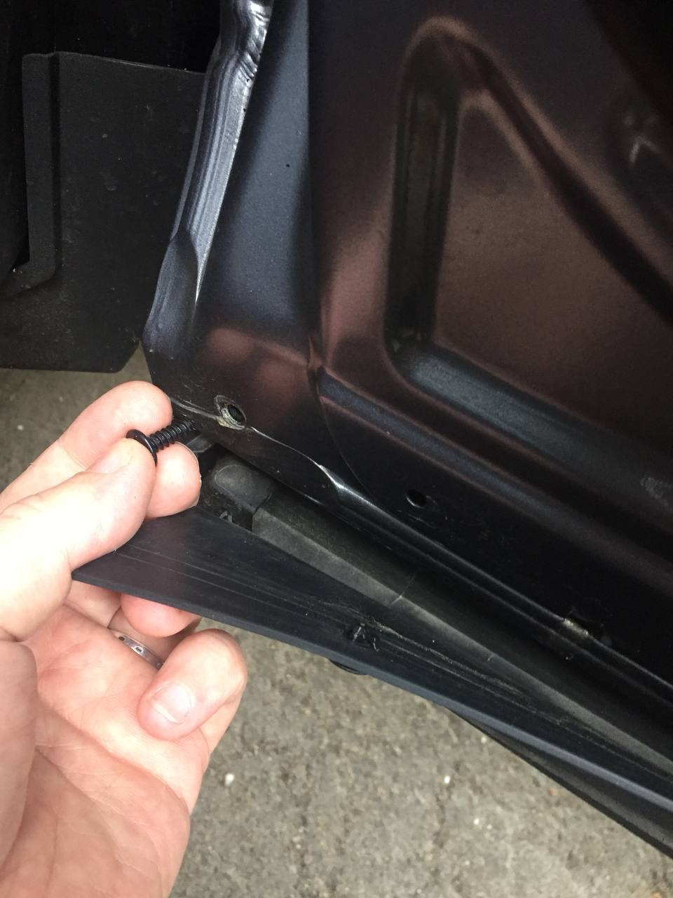 tg: Народ советую саморез в дверях проверить, они внизу стоят на всех двер…