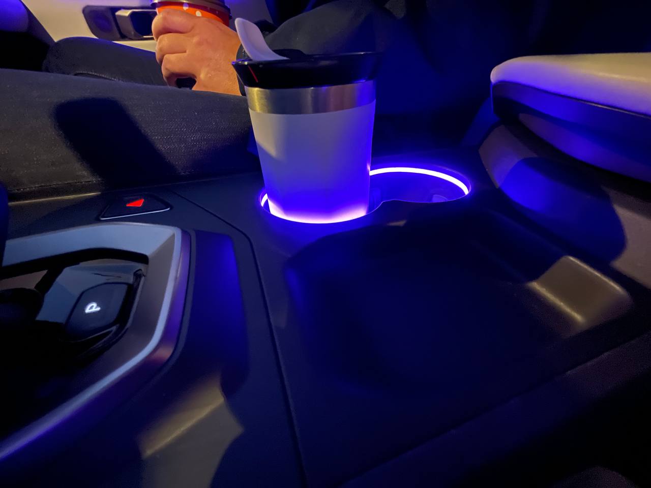 tg: Дружище, я правильно понимаю что добраться до подстаканников можно сня…