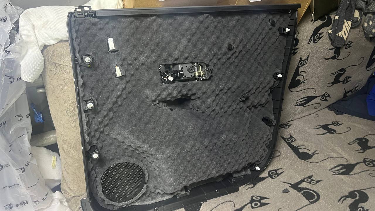 tg: Всем привет. Подскажите - у нас зад - перед, динамики одинаковые? 15,6…